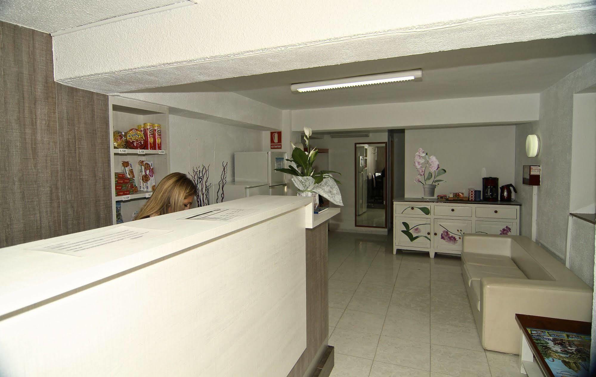 Hostal Tahiti Rs Salou Exterior foto